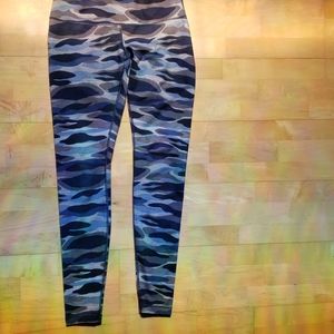 Lululemon Wunder Unders Size 10 Blue Camo